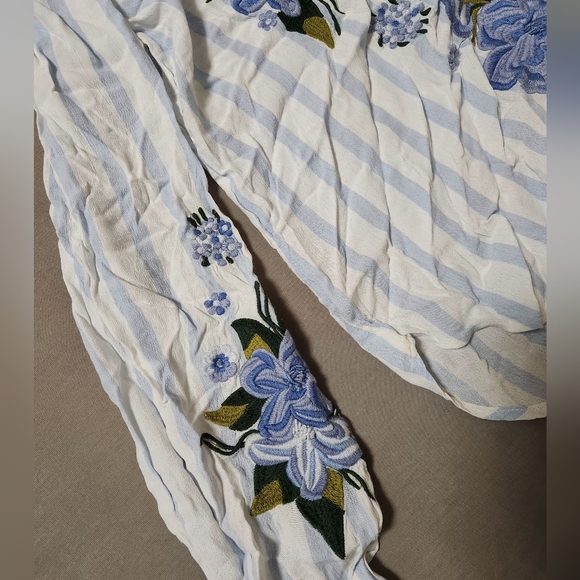 Anthopologie Akemi +Kin Embroidered top - Picture 2 of 4